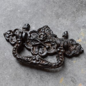 Antique-vintage-19th-century-1800s-coffin-handles-patina-skull-gothic-dark-decor-curiosities-oddities-crossbones-graveyard (10)