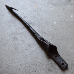 antique-vintage-19th-century-1800s-forged-iron-whaling-whale-harpoon-speer-curiosity-curiosities-oddity-oddities-collection-nautical-decor-relic (2)