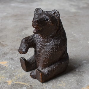 antique-vintage-early-1900s-black-forest-hand-carved-folk-art-wooden-bear-figure-sculpture-carving-curiosity-oddity-cabin-lodge-desk-decor (3)