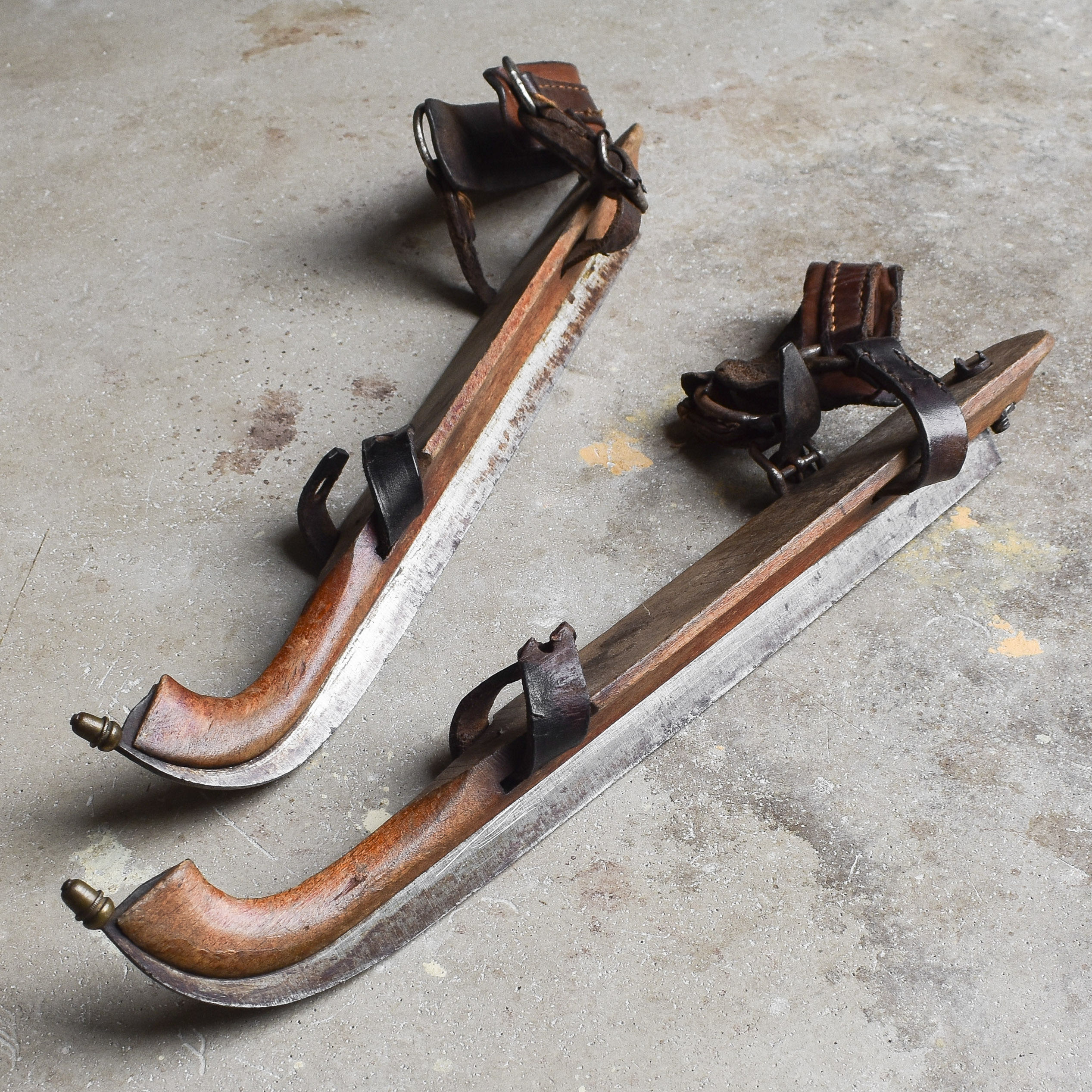 antique-vintage-early-1900s-frisian-dutch-wooden-ice-skates-forged-steel-cabin-lodge-ranch-winter-christmas-decor-doorlopers-leather (2)