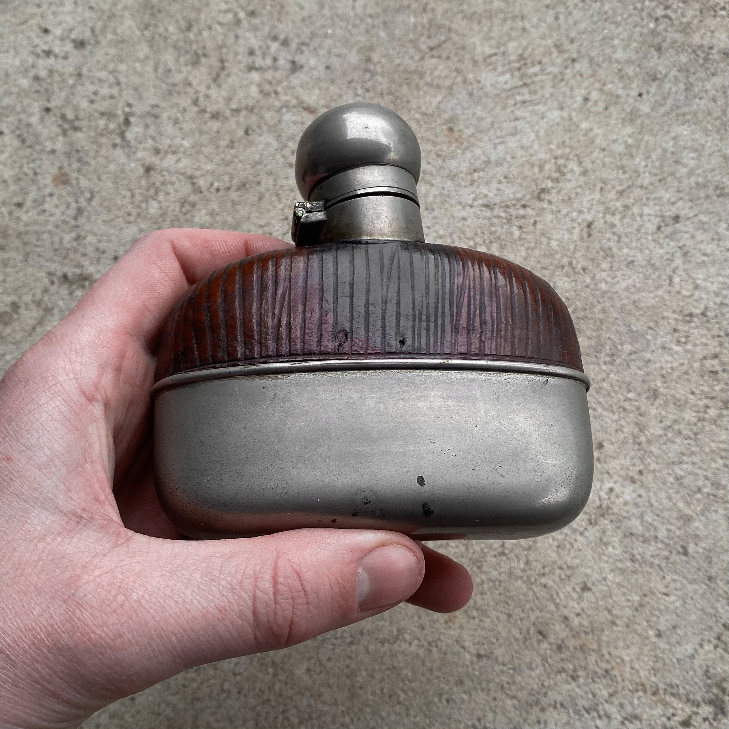 vintage-antique-old-british-hip-flask-field-canteen-gear-hunting-decor-collection-leather-gift-early-1900s-bottle (8)