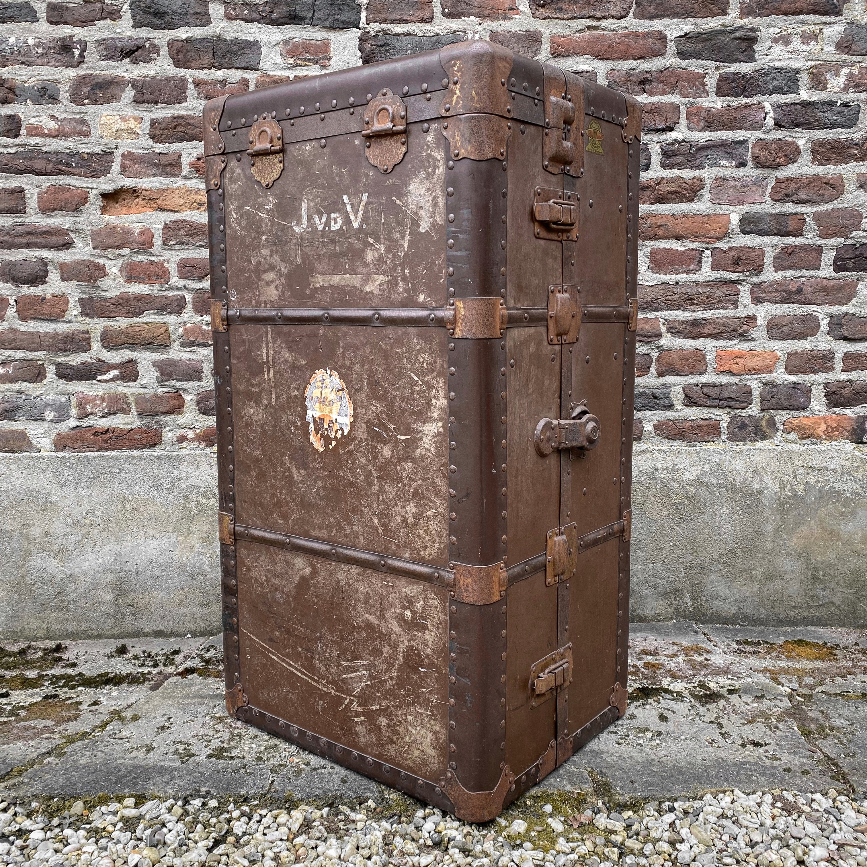antique-vintage-american-usa-warderobe-sailor-steamer-trunk-chest-suitcase-case-lugage-storage-decor-drawers-brown-bagage (15)