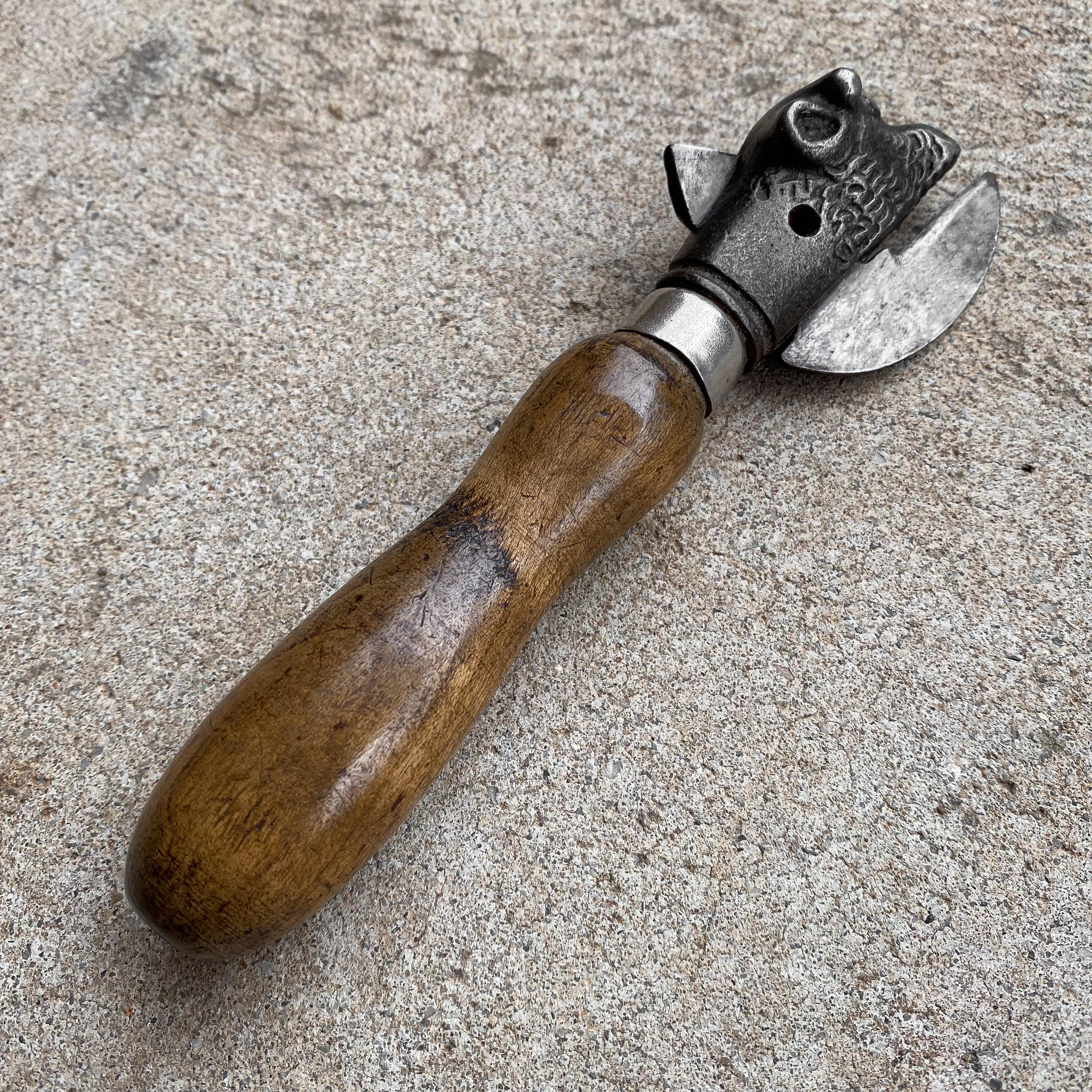 antique-vintage-early-1900s-english-british-bull-head-shaped-tin-can-opener-curiosity-collection-decor-steel-wooden-handle-gift-bully-beef (4) Antique Vintage Early 1900s British English Bull Head Shaped Tin Can Opener Bully Beef Wooden Handle