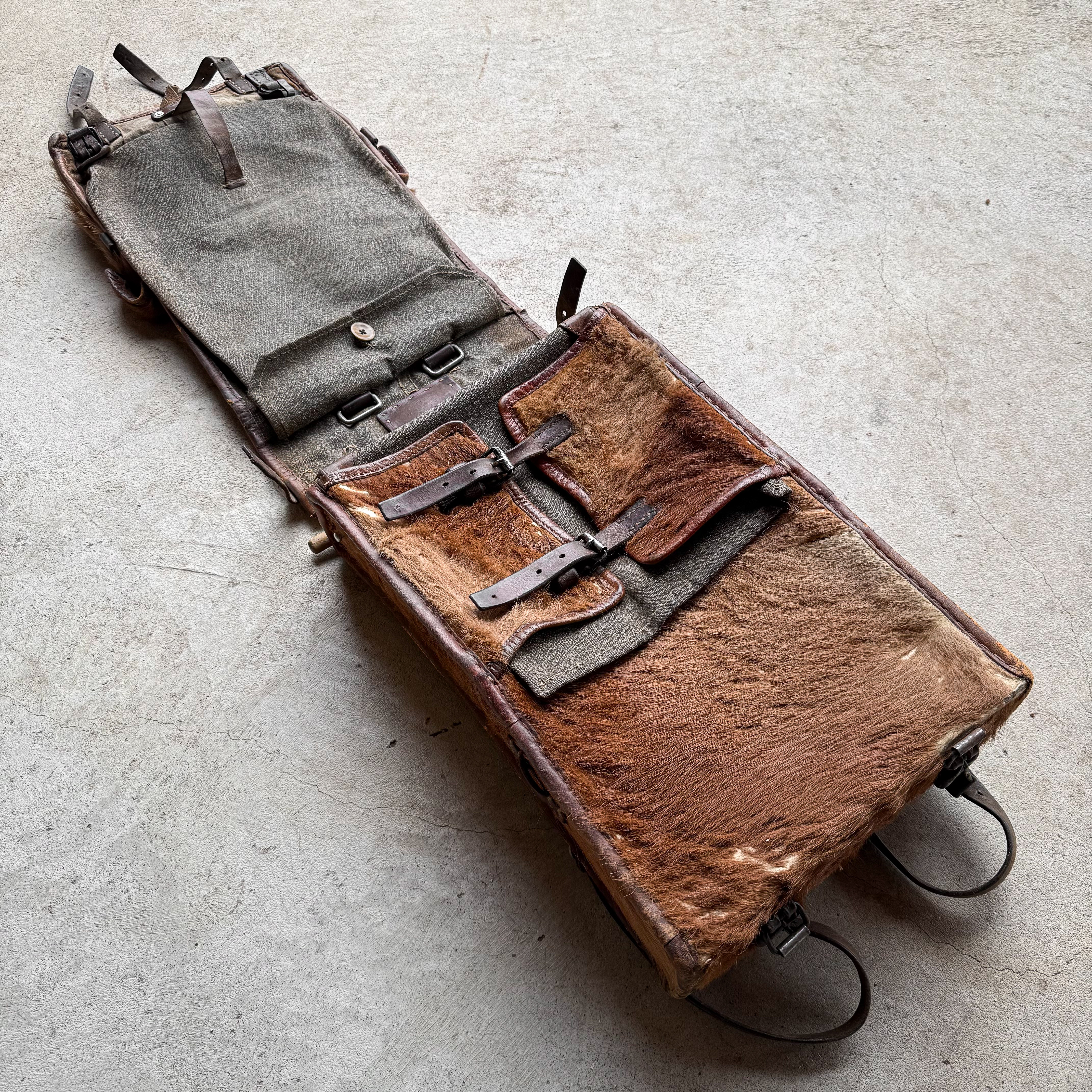 vintage-40s-1940s-WWII-swiss-army-military-cowhide-leather-rucksack-tornister-bag-backpack-collection-decor (4)