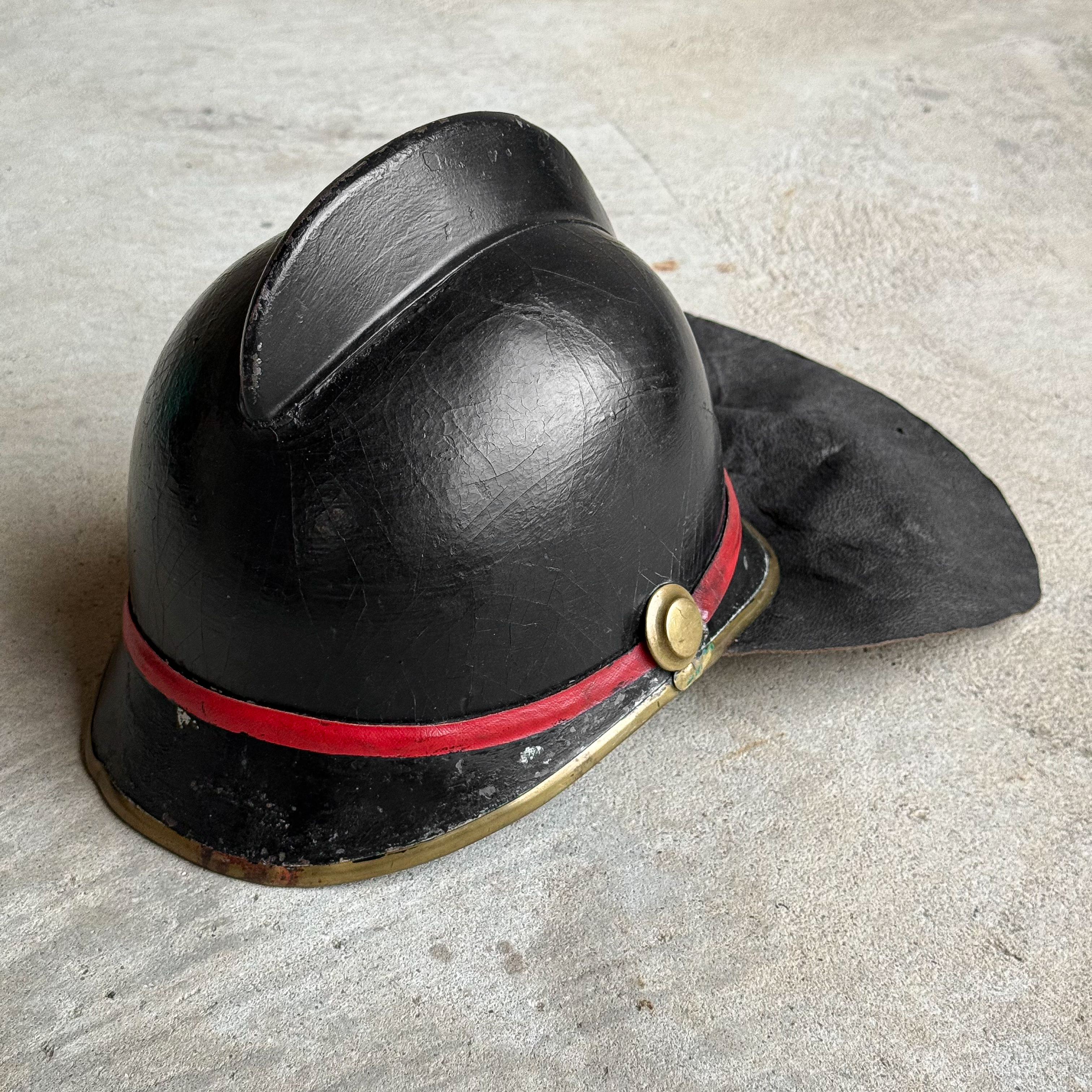 antique-vintage-early-1900s-german-bavarian-firemen-fire-fighter-brigade-helmet-collection-decor-curiosity (3)