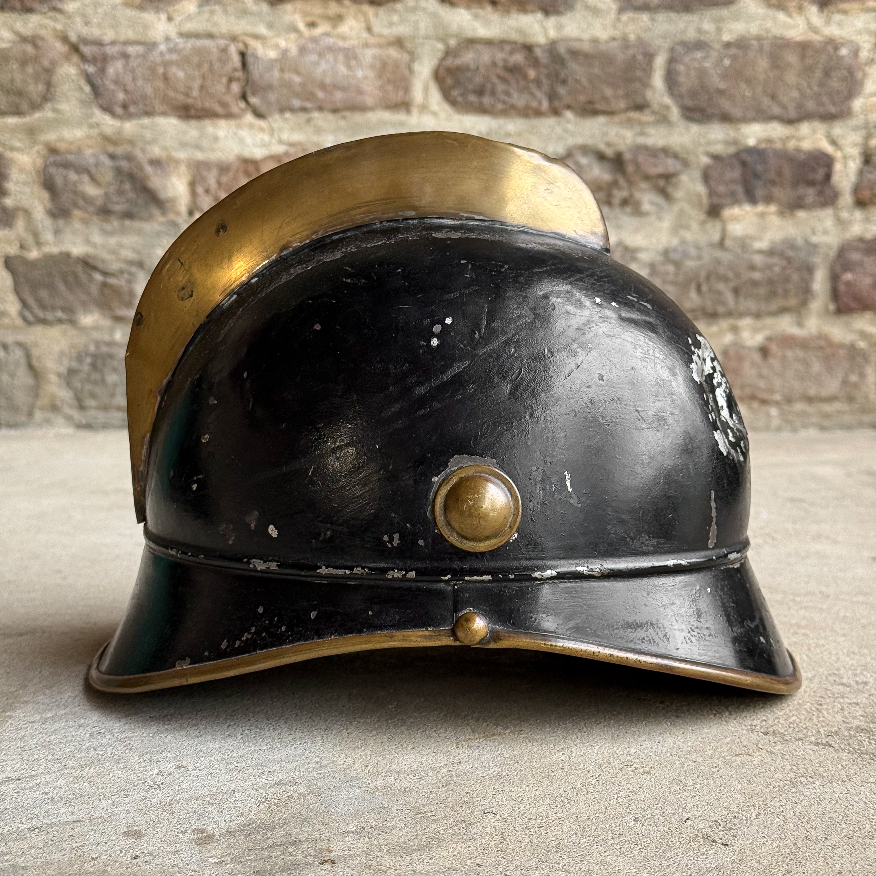 antique-vintage-early-1900s-german-bavarian-firemen-fireman-helmet-fire-brigade-collection-fighter-curiosity-decor (8)