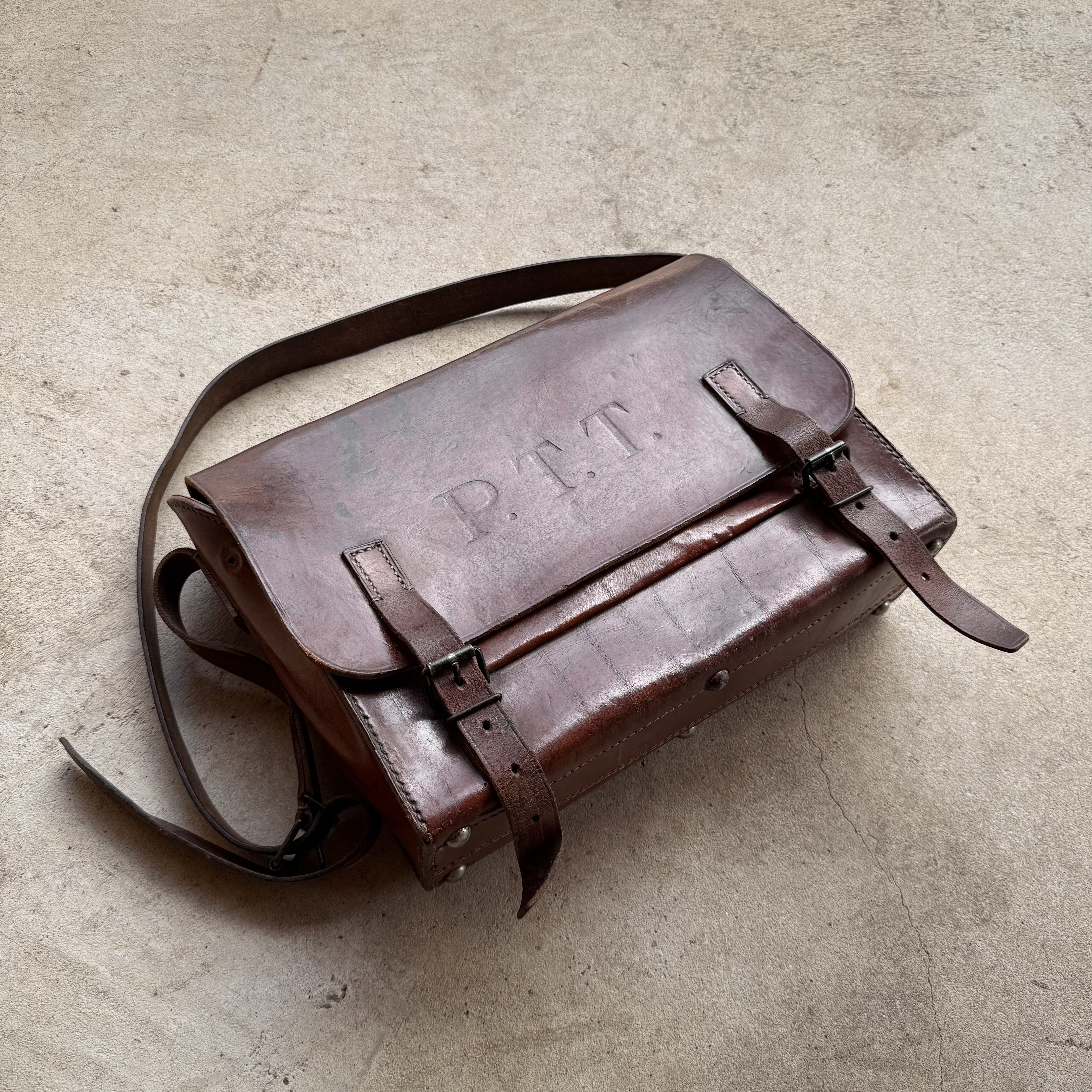 vintage-60s-1960s-french-ptt-postal-messenger-shoulder-bag-leather-brown-decor-rugged-style-mens-gift (3)