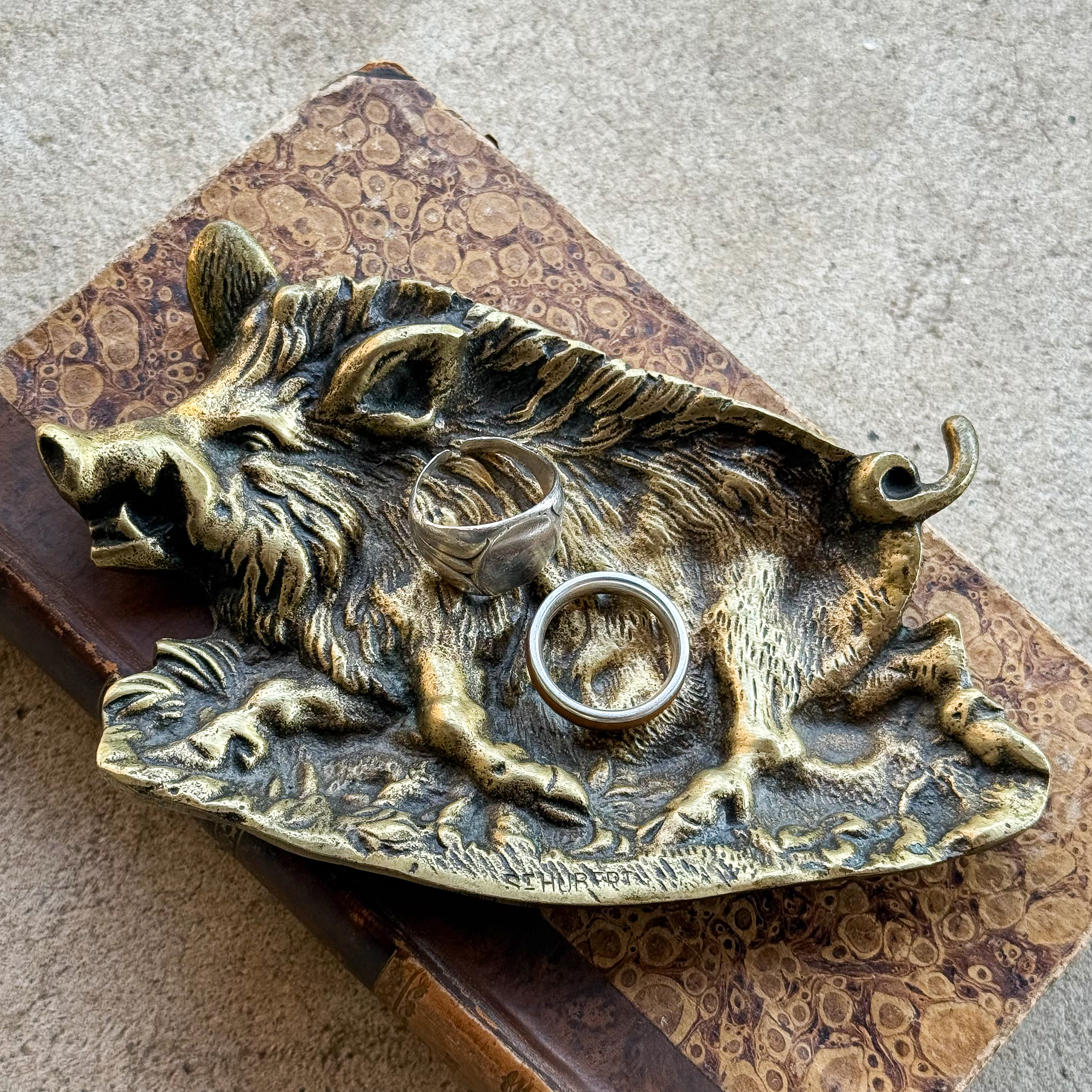 antique-vintage-30s-1930s-bronze-boar-wild-pig-ashtray-vide-poche-trinket-dish-curiosity-decor (7)